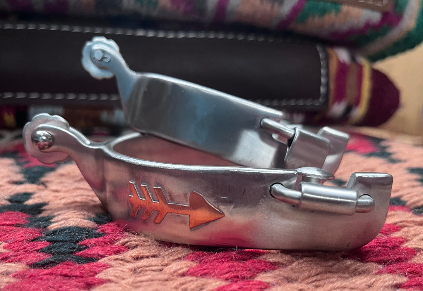 Adult's Short Shank Roping Spur w/ Arrow Accent